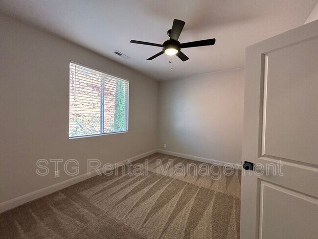 Building Photo - 840 Twin Lakes Dr