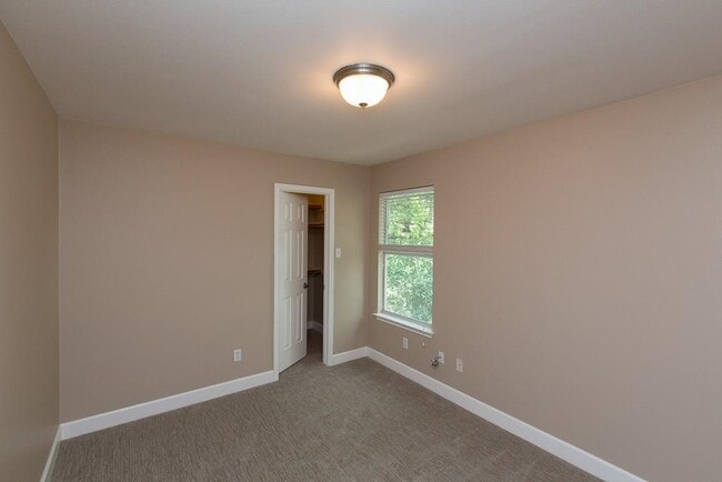 Building Photo - 1700 Perez St