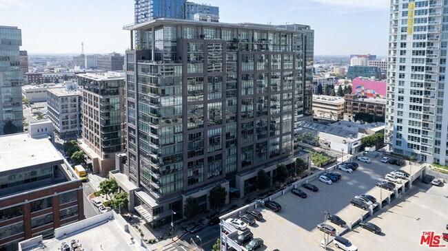 Building Photo - 1100 S Hope St