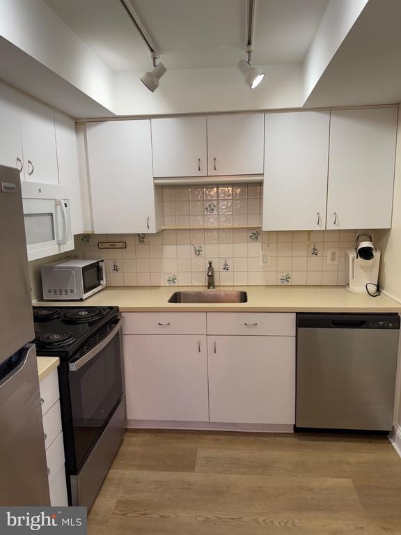 Building Photo - 114 Yardley Commons