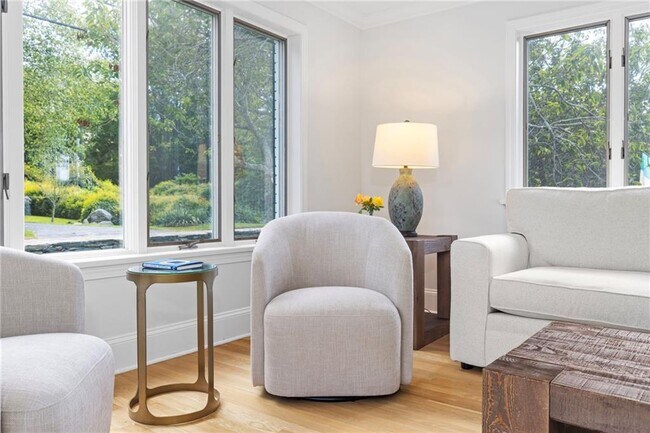 Building Photo - 331 Third Beach Rd