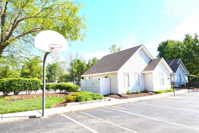 Building Photo - 5 Bed 3.5 Bath Chesterfield Charmer