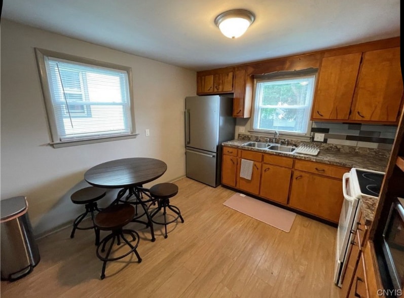 Building Photo - 202 Stafford Ave