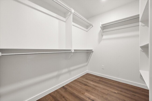 Building Photo - 1204 Cottonwood Ave