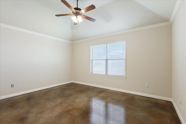 Building Photo - 3BR / 2BA Duplex in Hewitt, Texas | Midway ISD