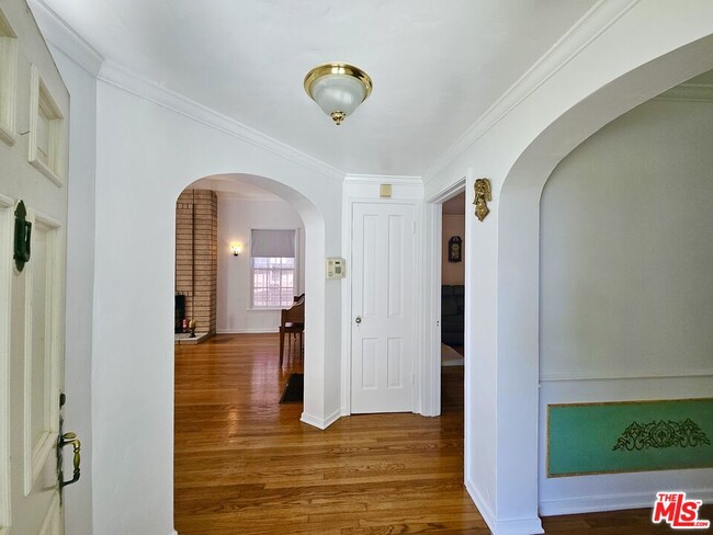 Building Photo - 2211 W 78th Pl