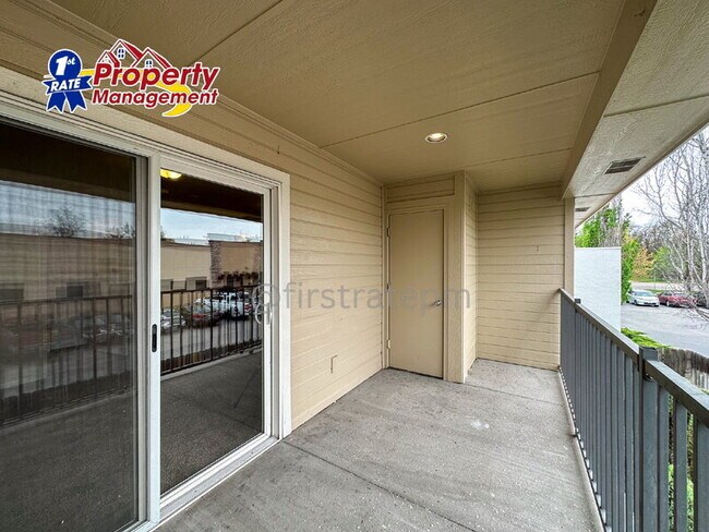 Building Photo - 5936 Ellens Ferry Dr