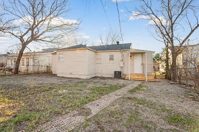 Building Photo - "Updated 4-Bedroom Gem in Fort Worth – Close to all things Ft Worth!"