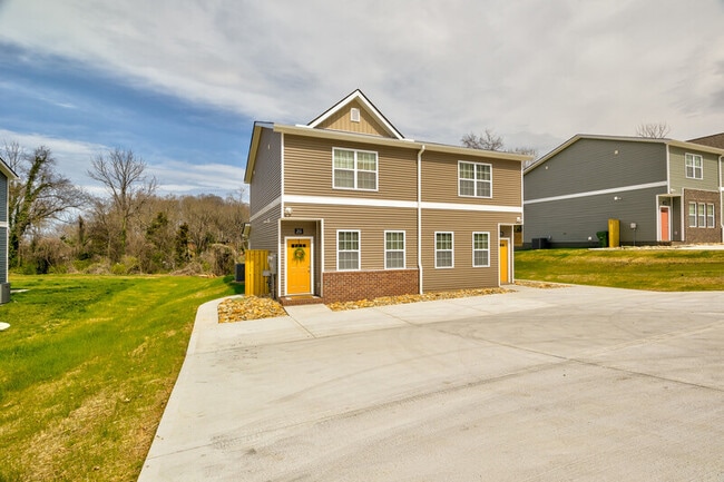 Building Photo - 312 Bogle St