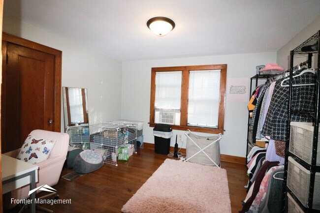 Building Photo - Awesome 4 bedroom 2 bathroom home located ...