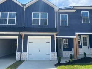 Building Photo - Spacious 3BR Townhome with Modern Finishes & Lawn Care Included!