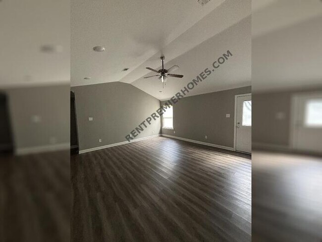 Building Photo - 55 Buena Vis Dr
