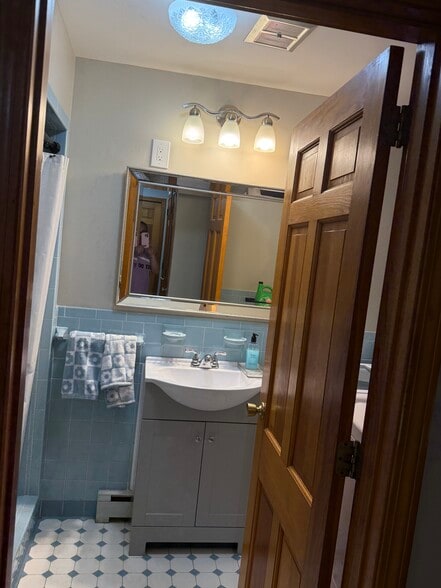 Downstairs full bathroom - 20 Highwood Way