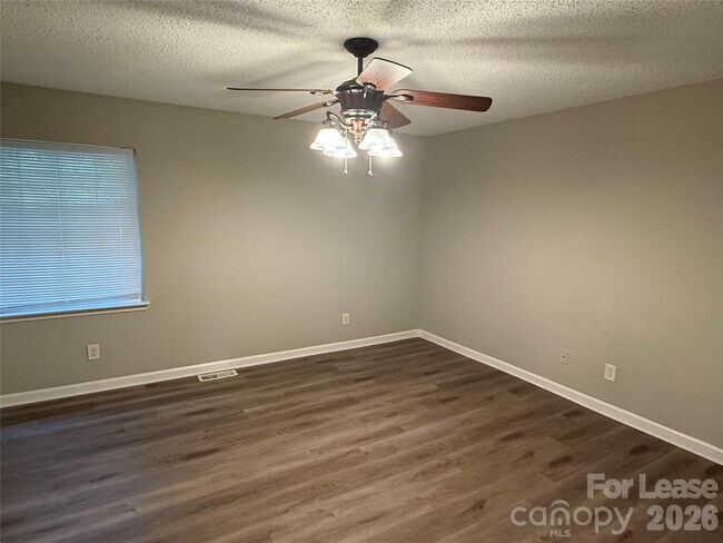 Building Photo - 11037 Hunter Trail Ln