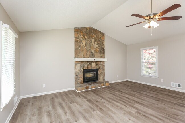 Building Photo - 340 Wayside Dr