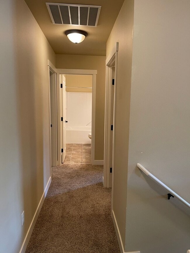 Building Photo - Beautiful 4 Bedroom in a small and exclusive neighborhood