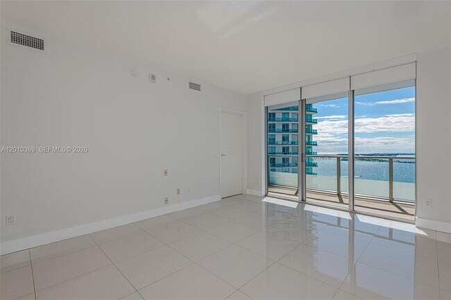 Building Photo - 1300 Brickell Bay Dr