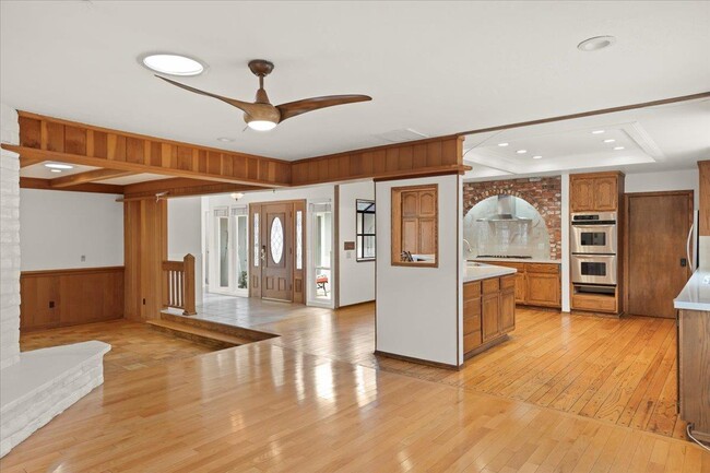 Building Photo - 1040 Fleetwood Dr