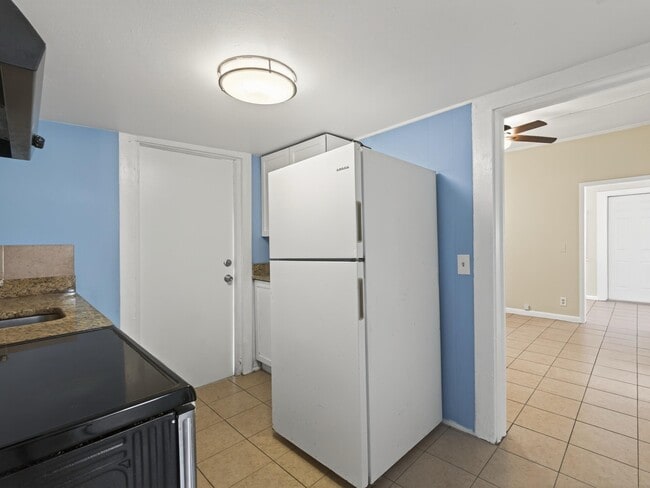 Building Photo - 964 W Lakewood Rd