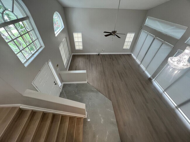 Building Photo - Beautiful Weston 3/2 PLUS LOFT/DEN with Pool