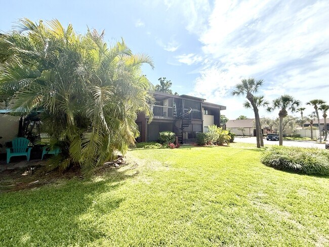 Building Photo - 785 S Village Dr