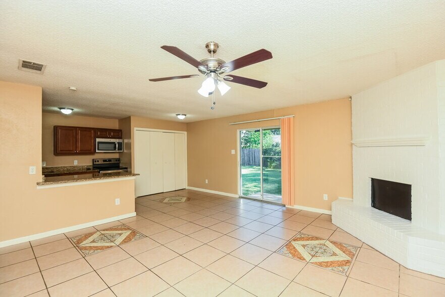 Building Photo - 3713 Arnold Dr