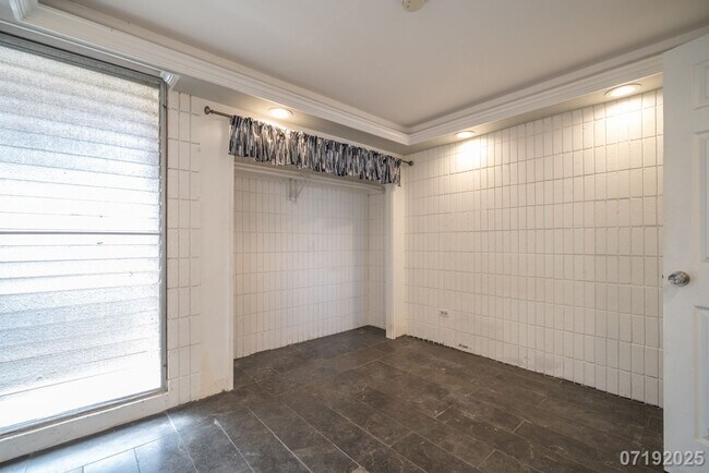 Building Photo - $2,600 / 2br - 730ft2 - 2 Bed 1 Bath Condo...