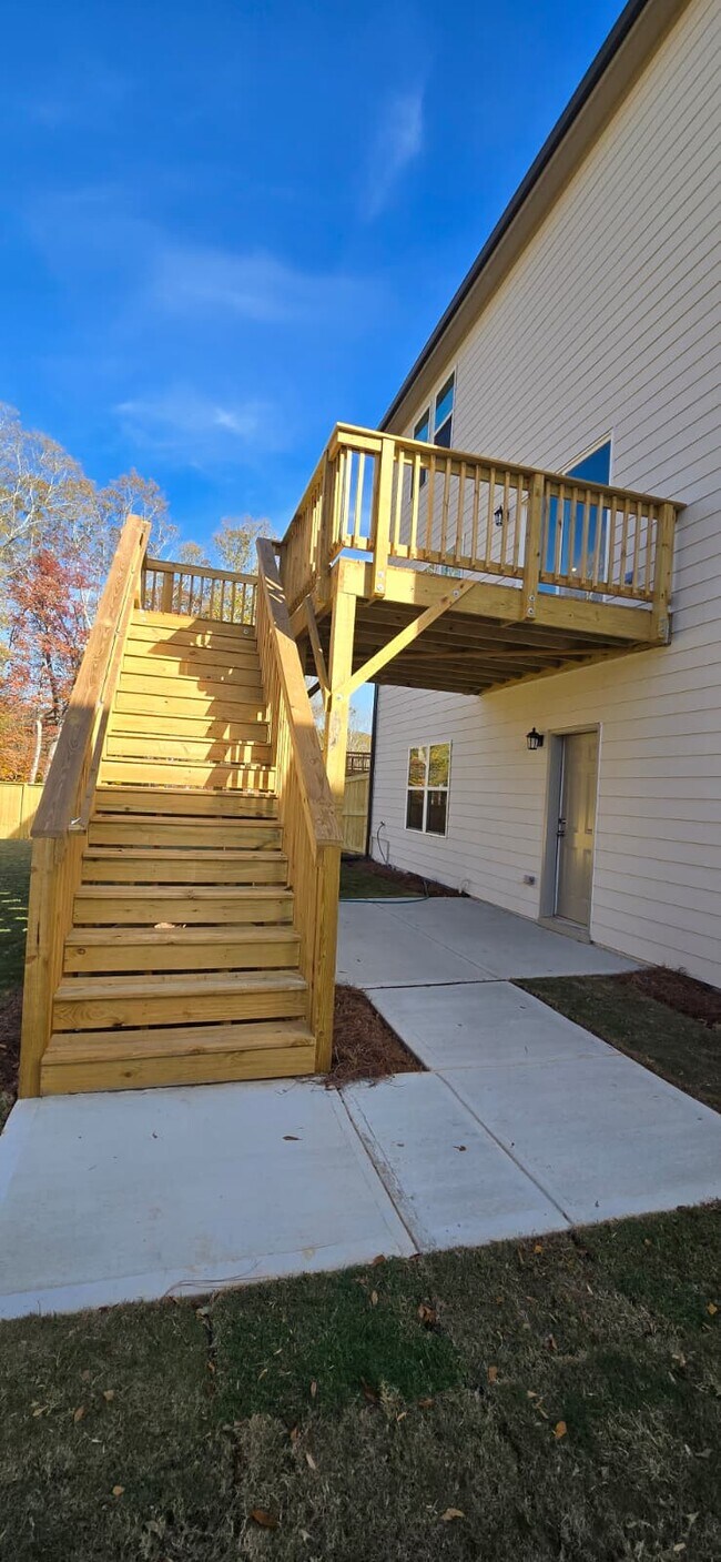 Building Photo - 97 Elijah St