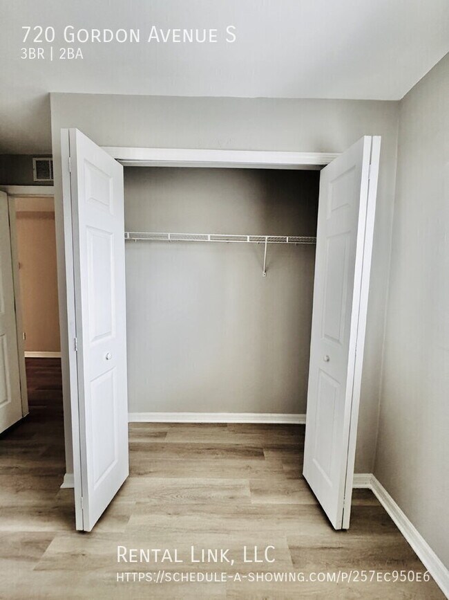 Building Photo - 720 Gordon Ave S