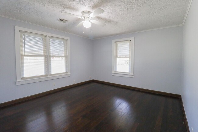 Building Photo - 4 Bed | 1.5 Bath in North Tulsa!