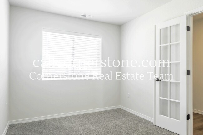 Building Photo - 8782 Beaverhead Cir