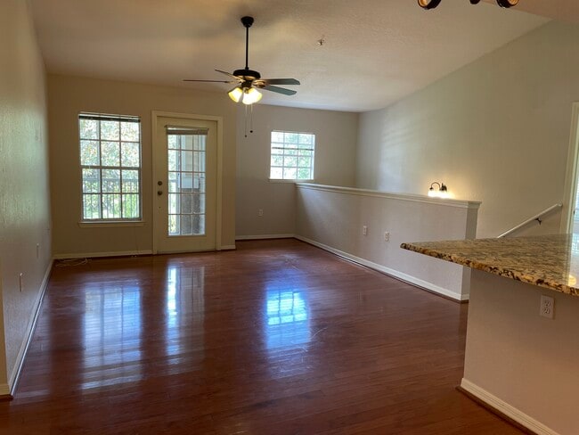 Building Photo - 8821 Manor Loop