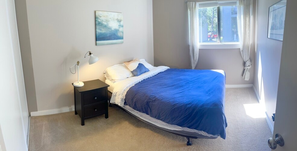 Building Photo - 6745 SW Scholls Ferry Rd