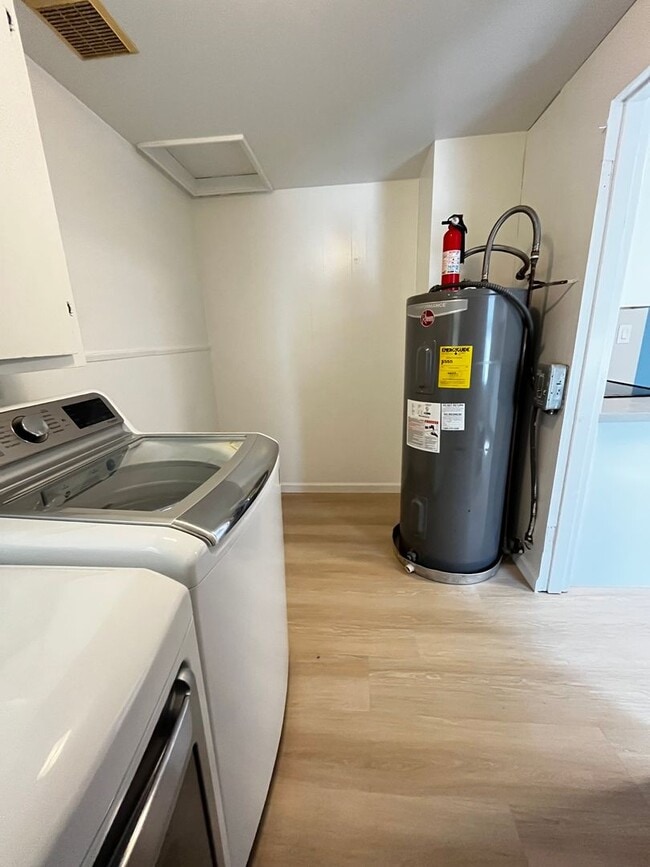 Building Photo - Fully Renovated 2 BD and 1 BA w/ detached ...