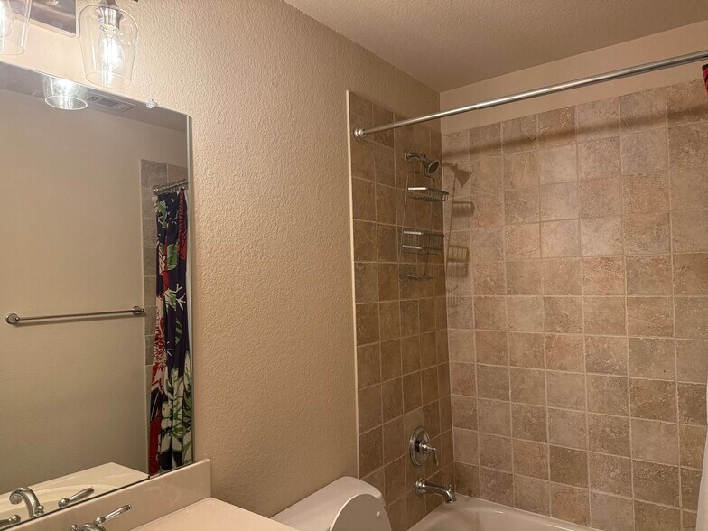 Guest bath - 333 Phoebe Dr