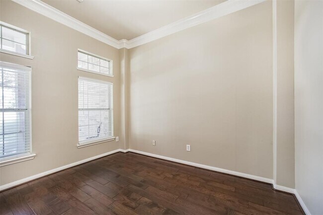 Building Photo - 15810 Cypress Hall Dr