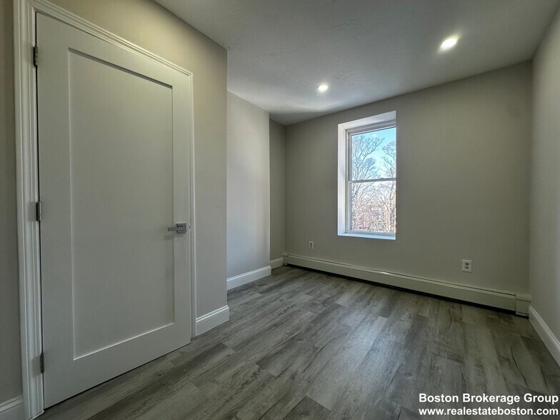 Building Photo - 90 Hammond St