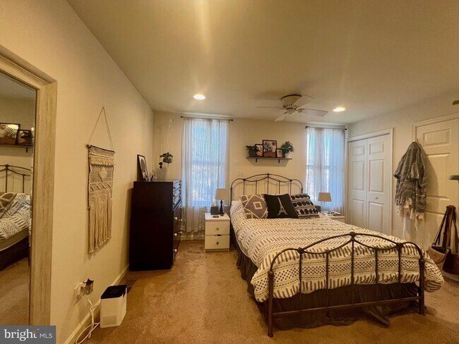 Building Photo - 1908 N Lincoln St