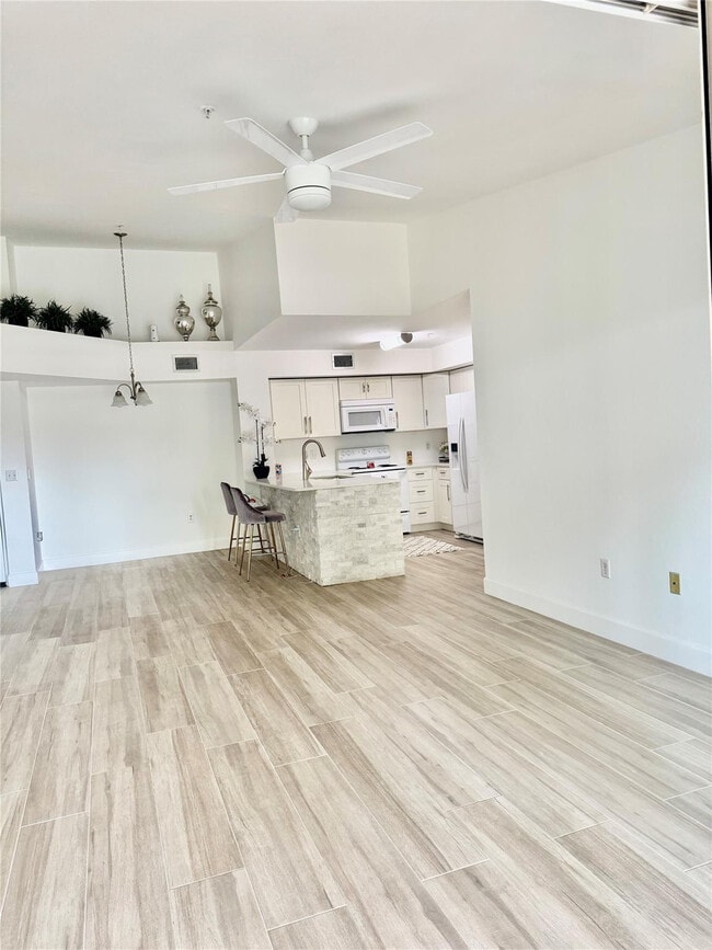 Building Photo - 4856 N State Rd 7