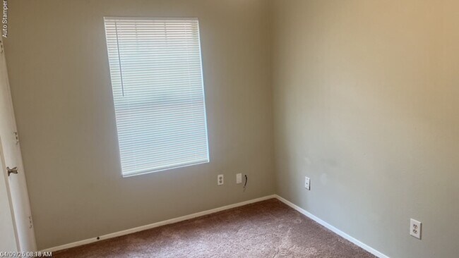 Building Photo - 501 Lantana Dr