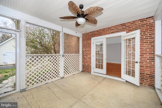 Building Photo - 304 Elm Ave