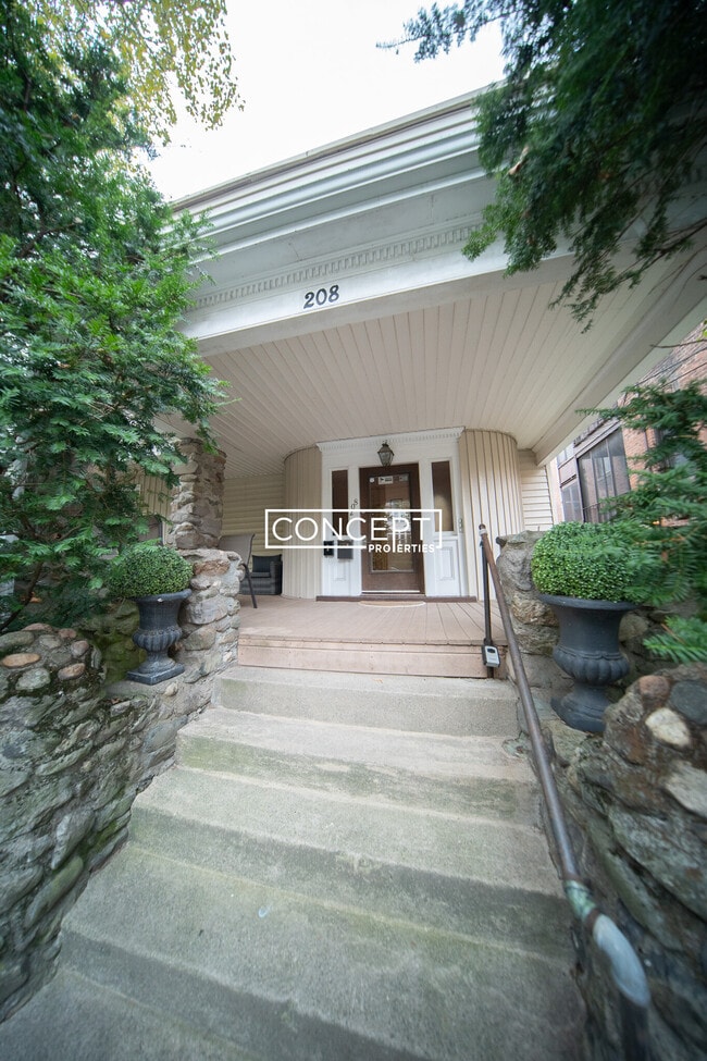 Building Photo - 208 Rawson Rd