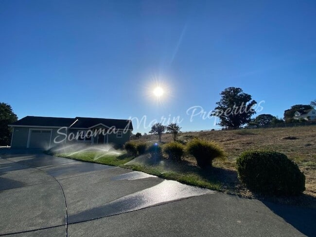 Building Photo - ~ Country Home ~ 2 Bedrooms & 2 Full Bathrooms with Attached Garage ~ Gated Community