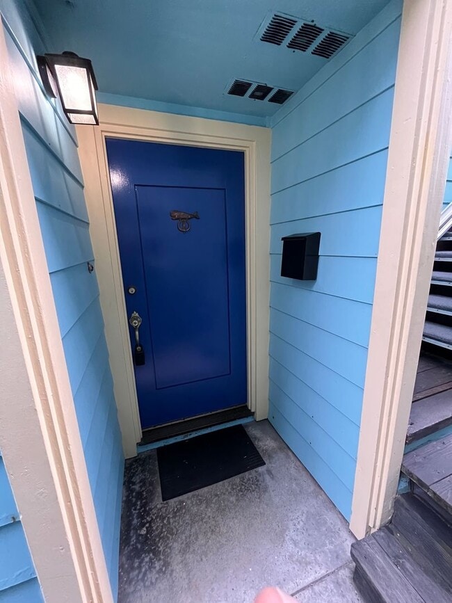 Building Photo - Mission Beach, 2 bedroom, 2 bathroom, with New Carpet, Parking, Laundry, Patio (807 Nantasket Ct....