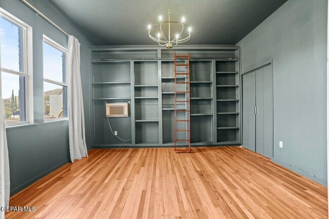 Building Photo - 3225 Fort Blvd