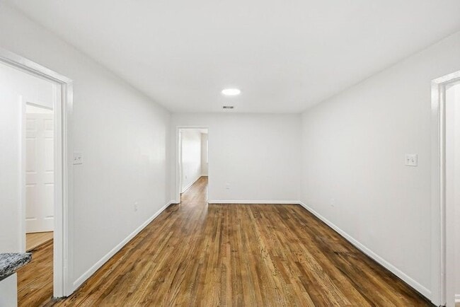 Building Photo - 2409 Estate Dr