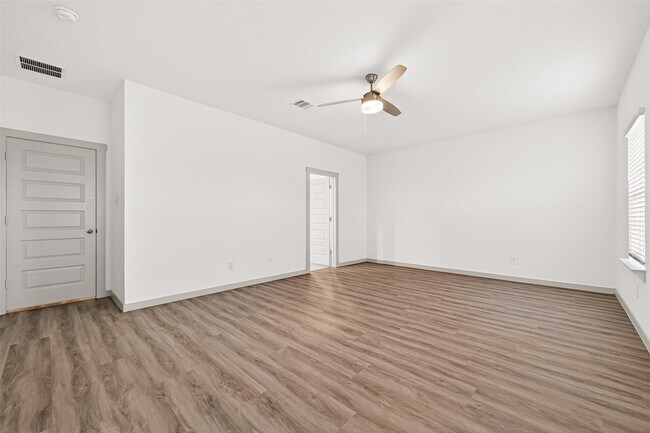 Building Photo - 1107 Lakes Edge Ln