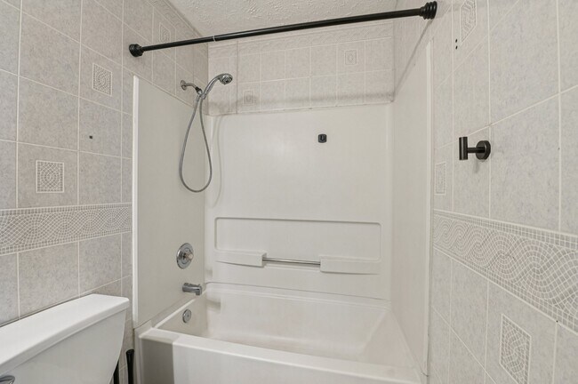 Building Photo - 2932 Chillingworth Dr