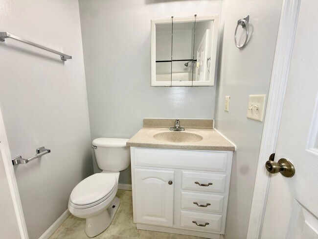 Building Photo - 3254 Berwyn Pl