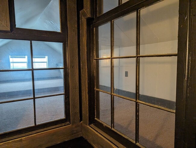 Building Photo - 310 E College St